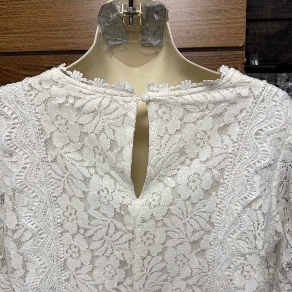 White Lace V-Neck Blouse size small no brand fully lined - Picture 6 of 8